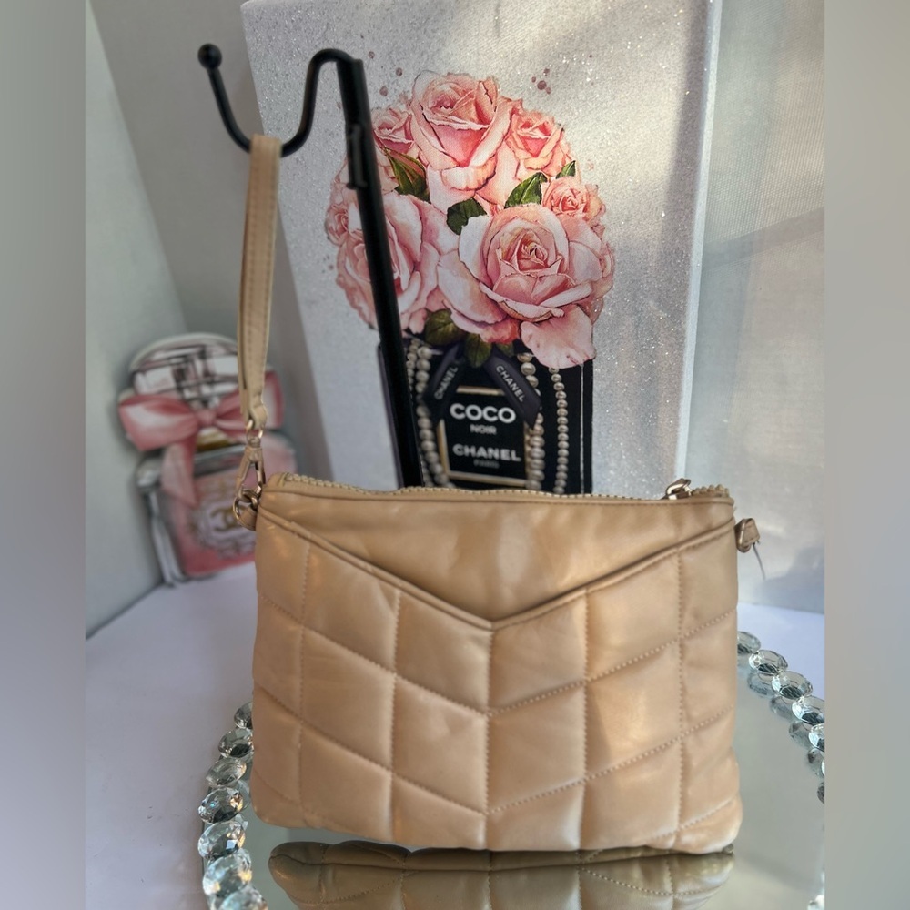 Sondra Roberts NWOT  Tan Quilted Clutch with Wristlet